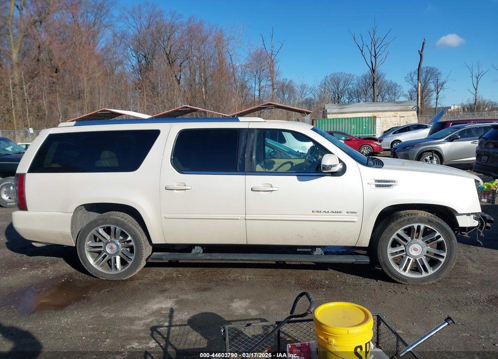 2013 CADILLAC ESCALADE ESV PREMIUM VIN: 1GYS4JEF4DR352526