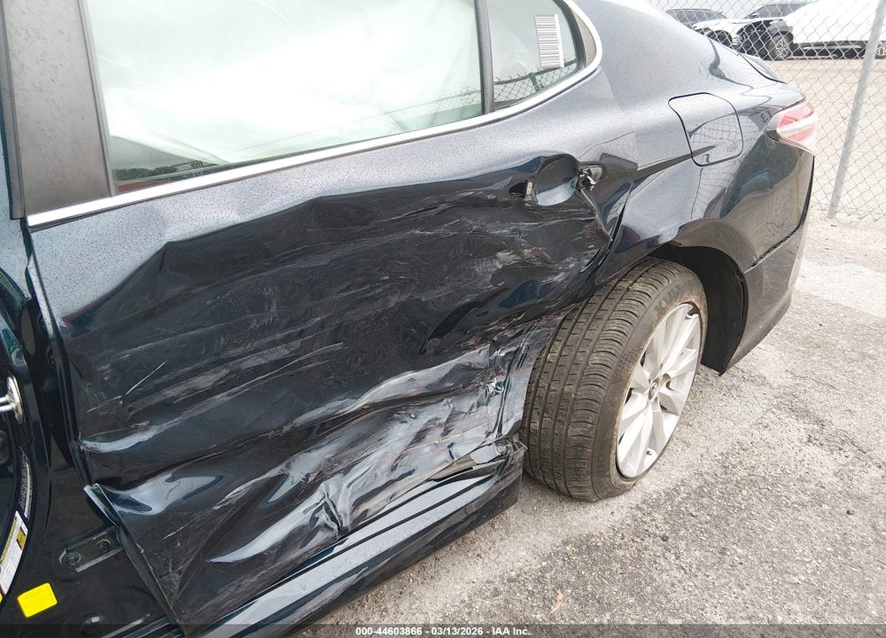 2019 TOYOTA CAMRY LE VIN: 4T1B11HK7KU690032