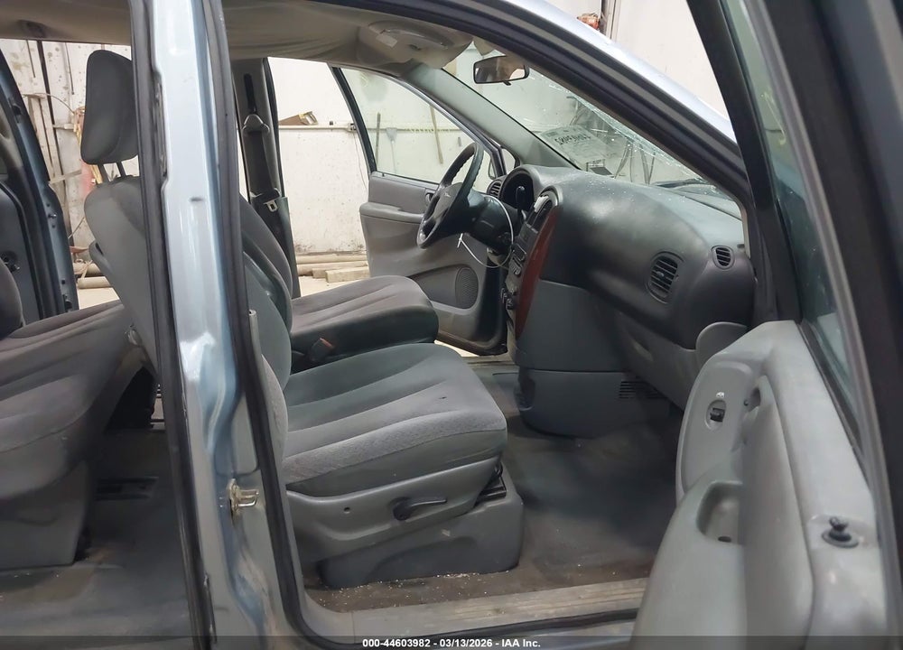 2006 CHRYSLER TOWN & COUNTRY VIN: 1A4GP45R66B558953