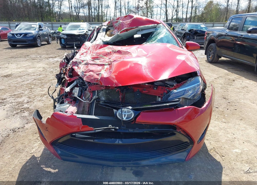 2018 TOYOTA COROLLA LE VIN: 5YFBURHE0JP772216