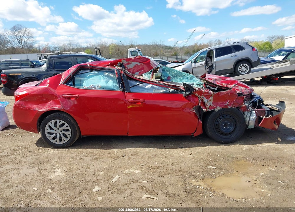 2018 TOYOTA COROLLA LE VIN: 5YFBURHE0JP772216