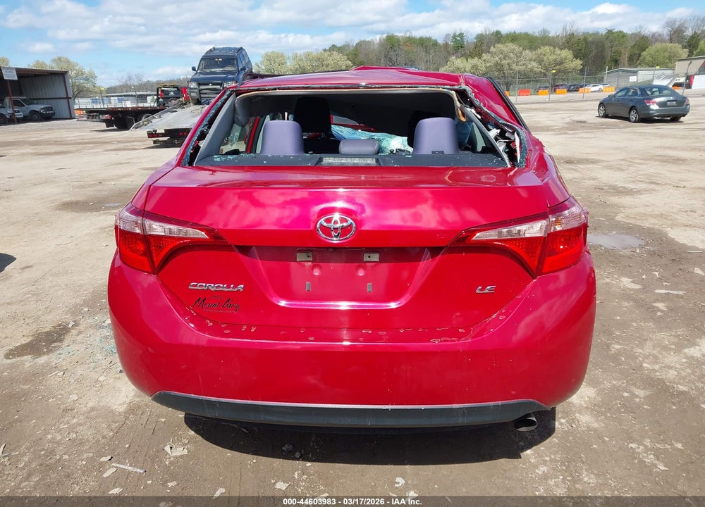 2018 TOYOTA COROLLA LE VIN: 5YFBURHE0JP772216