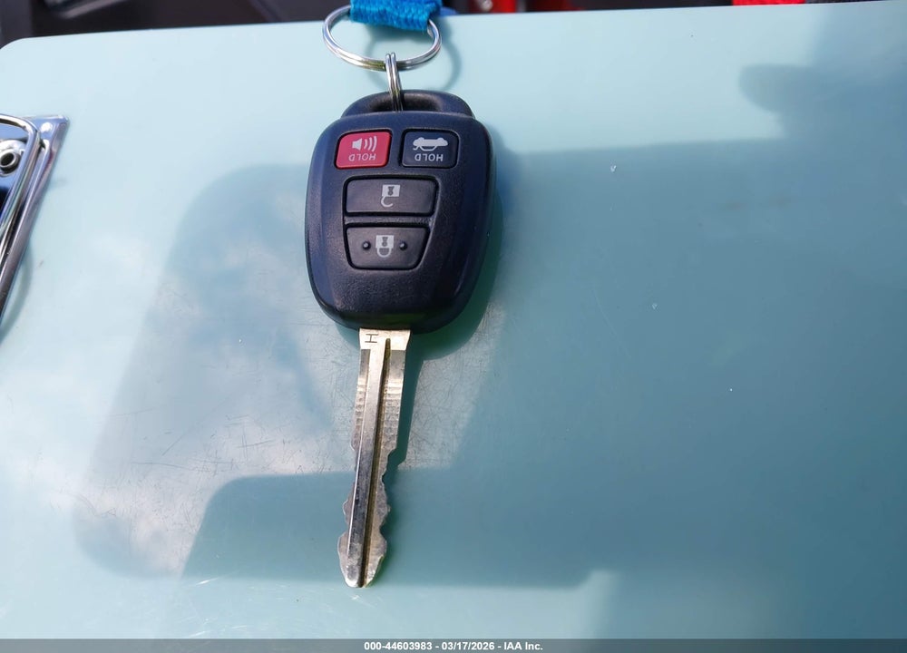 2018 TOYOTA COROLLA LE VIN: 5YFBURHE0JP772216