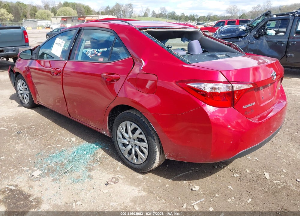 2018 TOYOTA COROLLA LE VIN: 5YFBURHE0JP772216