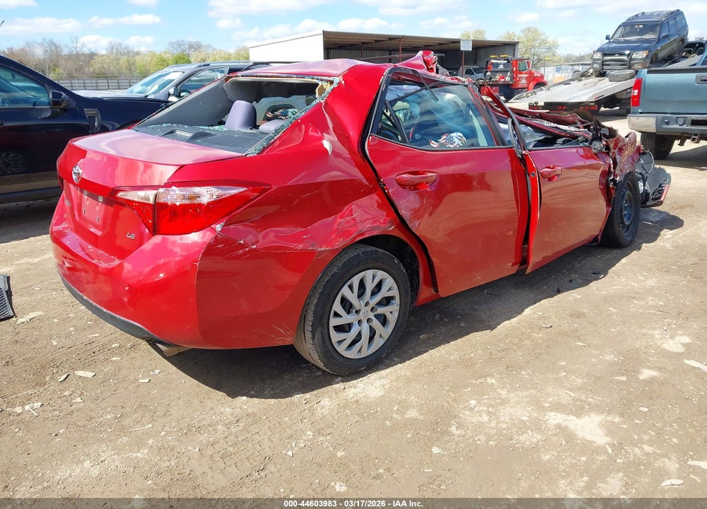 2018 TOYOTA COROLLA LE VIN: 5YFBURHE0JP772216