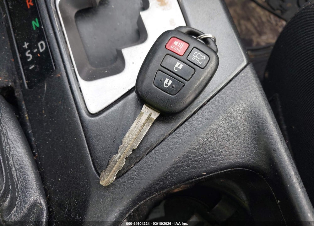 2016 TOYOTA RAV4 XLE VIN: JTMRFREV8GJ102326