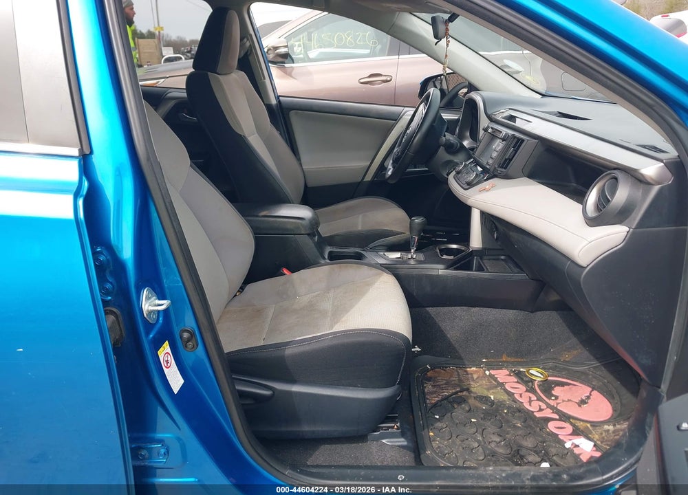 2016 TOYOTA RAV4 XLE VIN: JTMRFREV8GJ102326