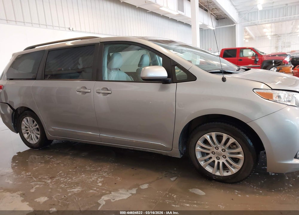 2012 TOYOTA SIENNA XLE V6 8 PASSENGER VIN: 5TDYK3DC1CS267068