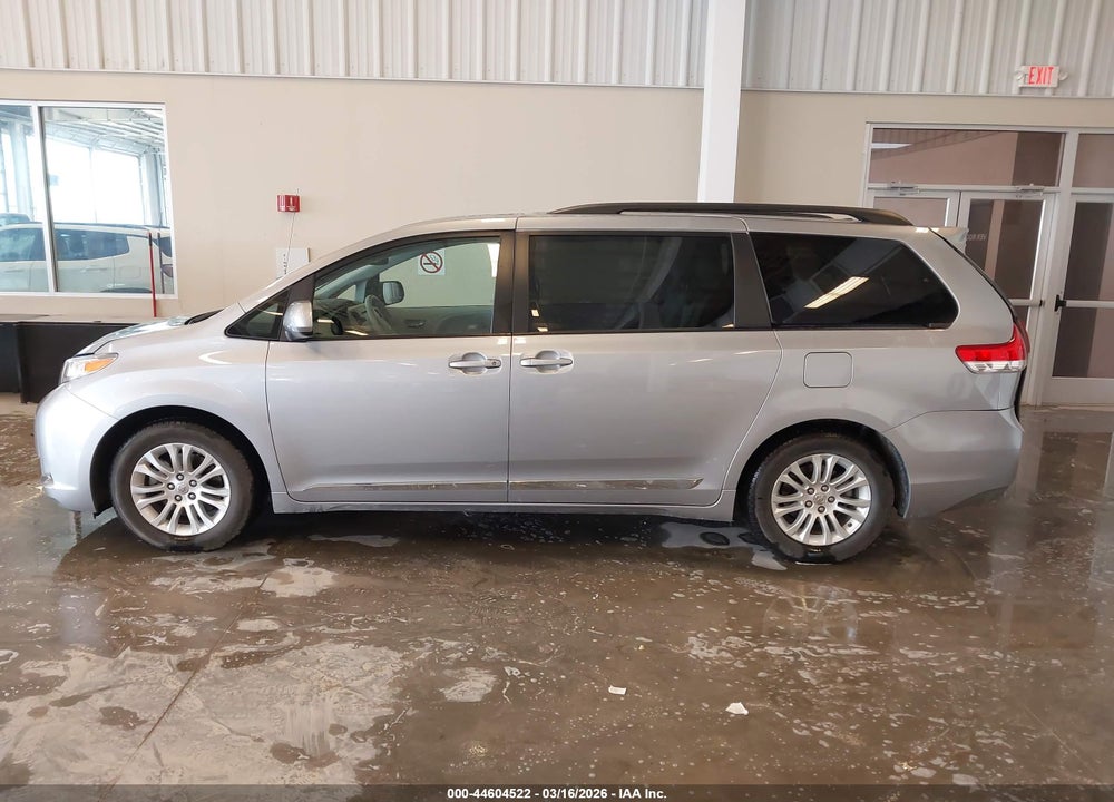 2012 TOYOTA SIENNA XLE V6 8 PASSENGER VIN: 5TDYK3DC1CS267068