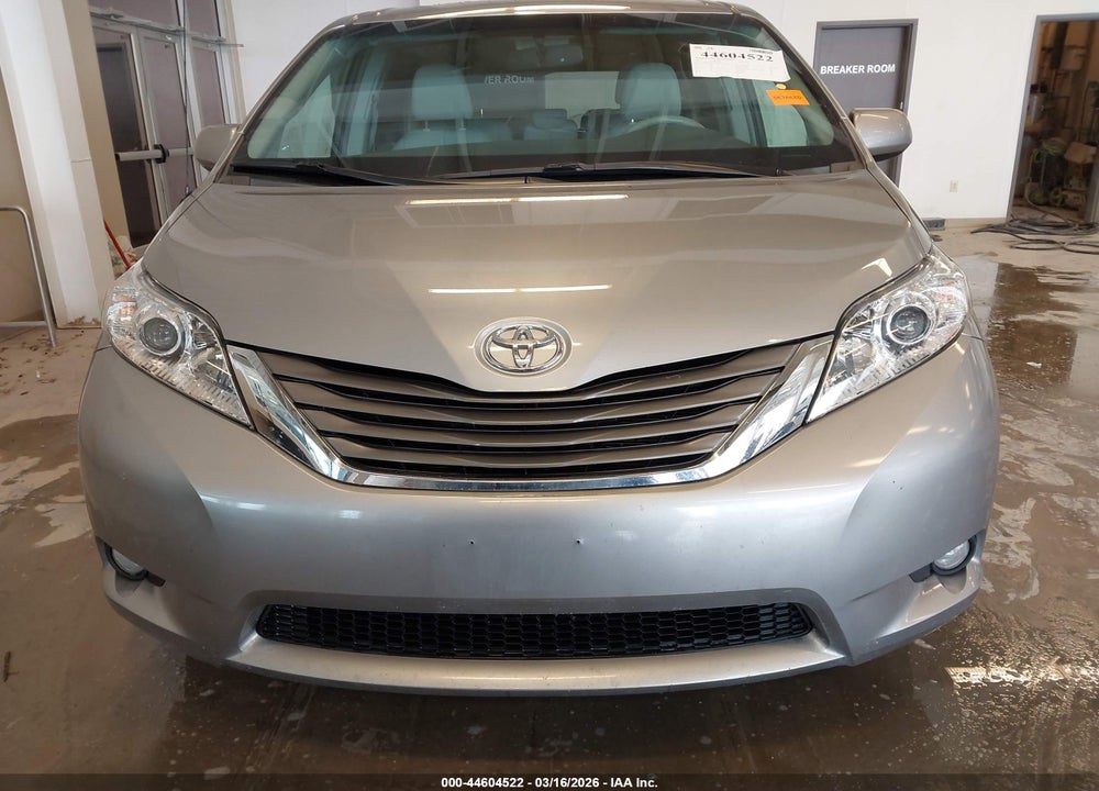 2012 TOYOTA SIENNA XLE V6 8 PASSENGER VIN: 5TDYK3DC1CS267068