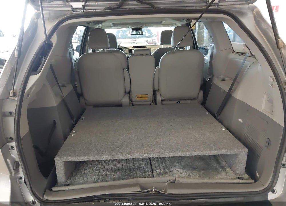 2012 TOYOTA SIENNA XLE V6 8 PASSENGER VIN: 5TDYK3DC1CS267068
