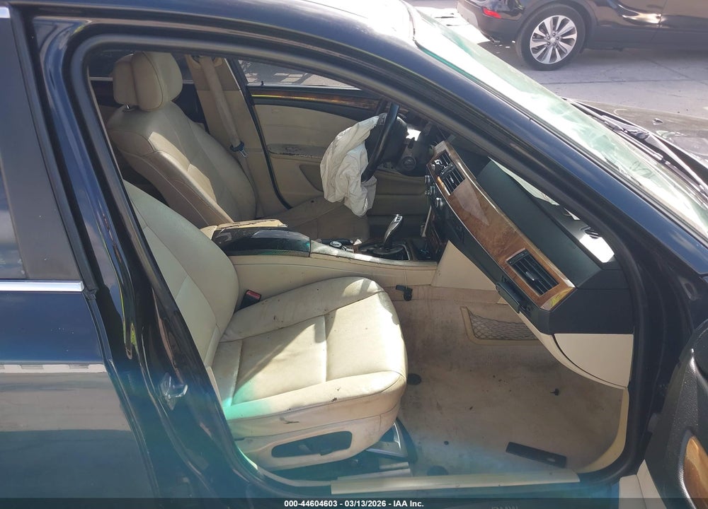 2010 BMW 528I VIN: WBANU5C55AC364202