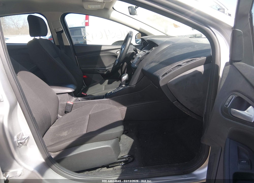 2017 FORD FOCUS SE VIN: 1FADP3F27HL204107