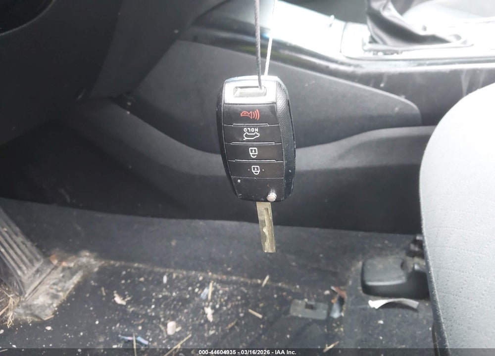 2019 KIA SORENTO 2.4L LX VIN: 5XYPGDA32KG570217