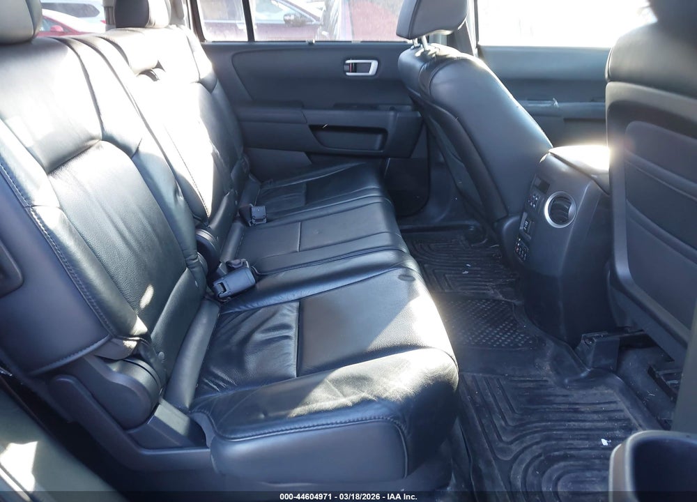 2011 HONDA PILOT TOURING VIN: 5FNYF4H93BB097811