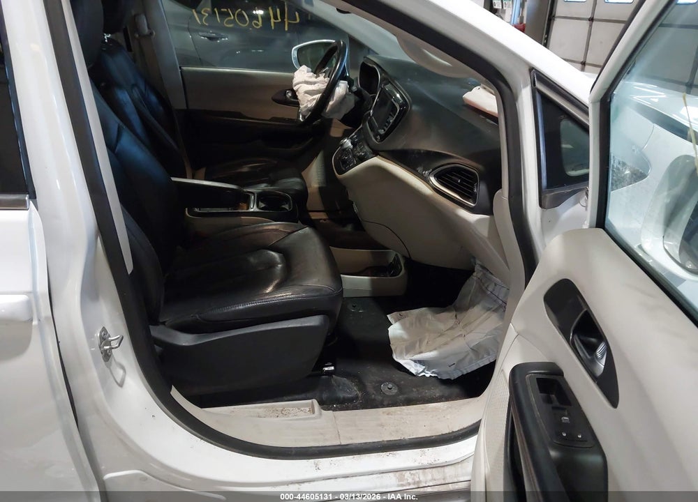 2020 CHRYSLER PACIFICA TOURING L VIN: 2C4RC1BG8LR157297