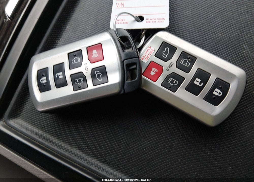 2015 TOYOTA SIENNA XLE PREMIUM 7 PASSENGER VIN: 5TDDK3DC6FS111210