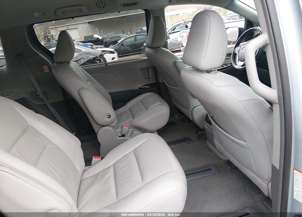 2015 TOYOTA SIENNA XLE PREMIUM 7 PASSENGER VIN: 5TDDK3DC6FS111210