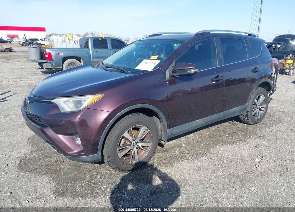 2018 TOYOTA RAV4 XLE VIN: 2T3WFREV2JW426092
