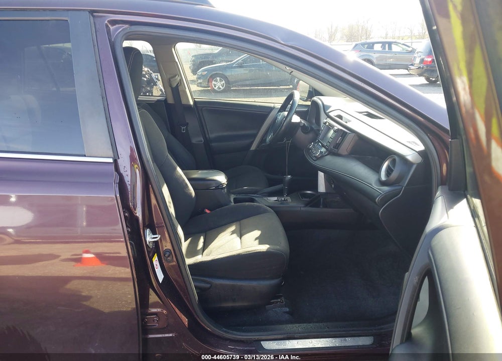 2018 TOYOTA RAV4 XLE VIN: 2T3WFREV2JW426092