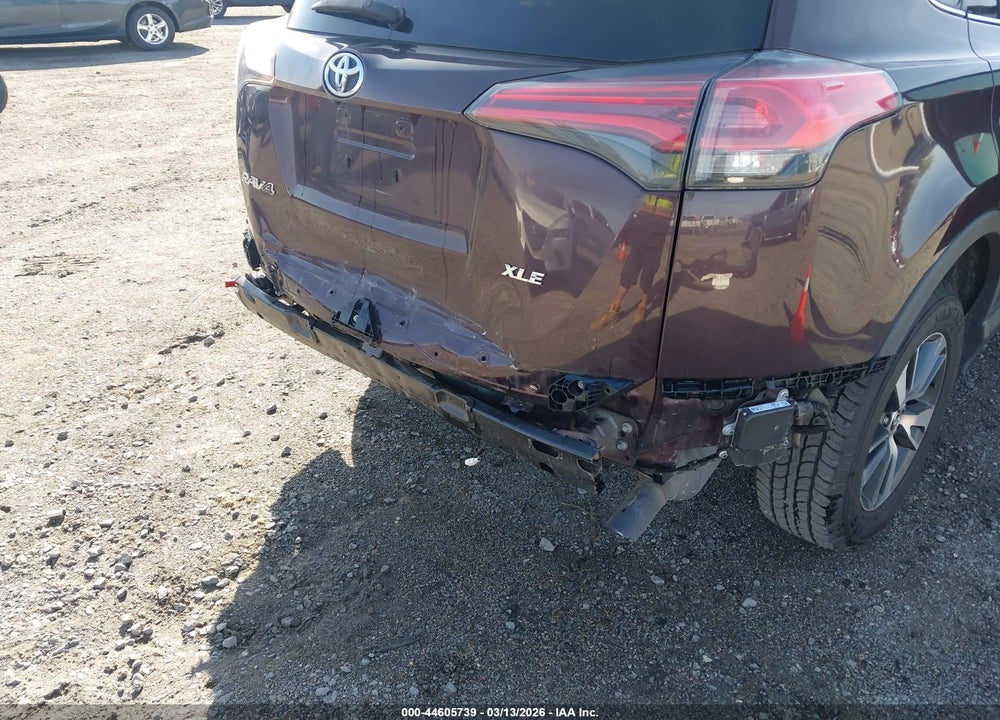 2018 TOYOTA RAV4 XLE VIN: 2T3WFREV2JW426092