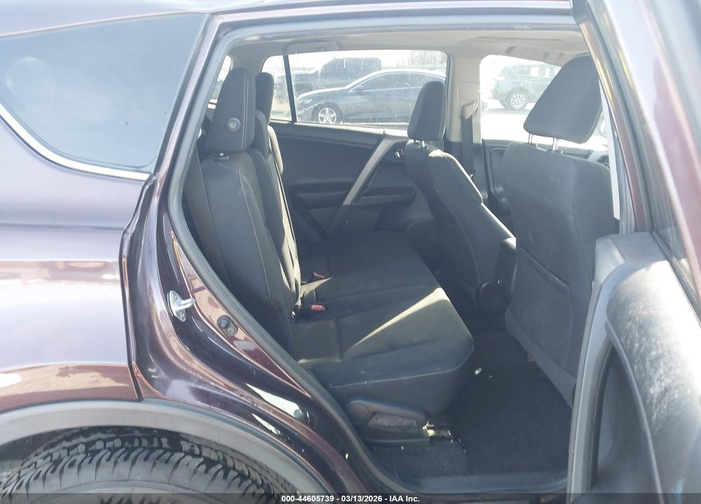 2018 TOYOTA RAV4 XLE VIN: 2T3WFREV2JW426092