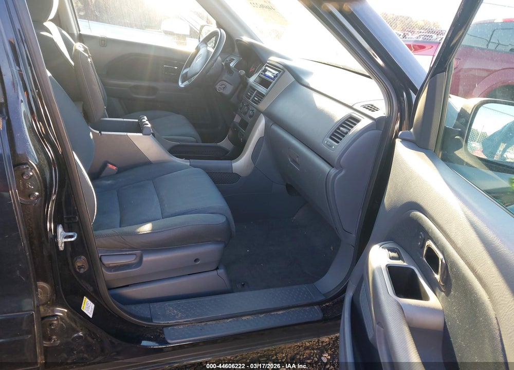 2007 HONDA PILOT LX VIN: 5FNYF28157B003093