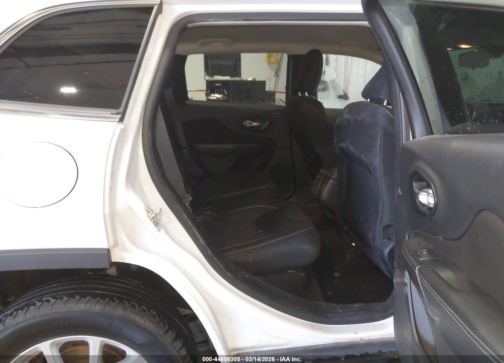 2015 JEEP CHEROKEE LATITUDE VIN: 1C4PJLCB9FW747242