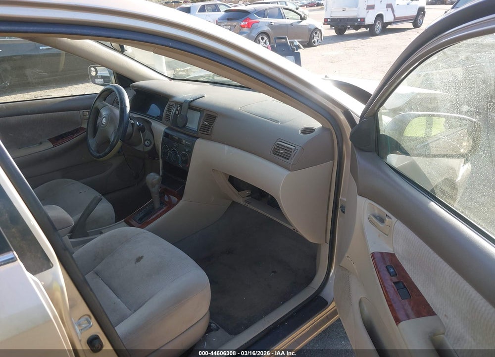 2005 TOYOTA COROLLA LE VIN: 1NXBR32EX5Z500560