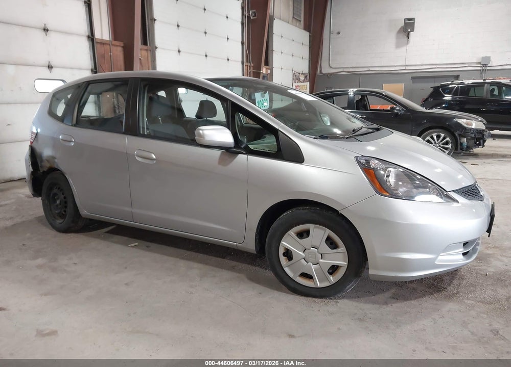 2013 HONDA FIT VIN: JHMGE8H35DC063000