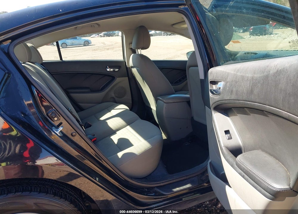 2015 KIA FORTE LX VIN: KNAFK4A68F5271346