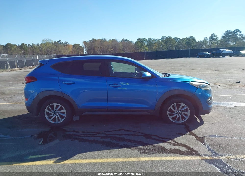 2017 HYUNDAI TUCSON SE VIN: KM8J23A40HU332327