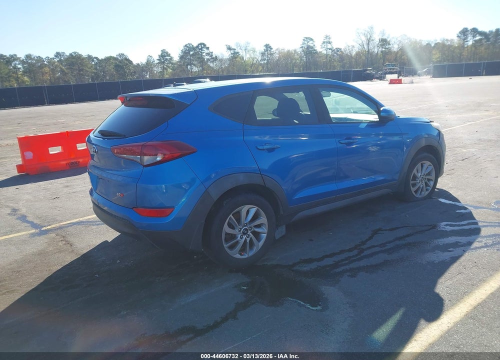 2017 HYUNDAI TUCSON SE VIN: KM8J23A40HU332327