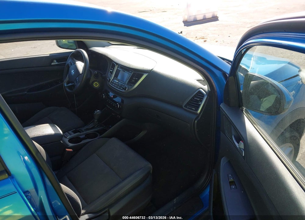 2017 HYUNDAI TUCSON SE VIN: KM8J23A40HU332327