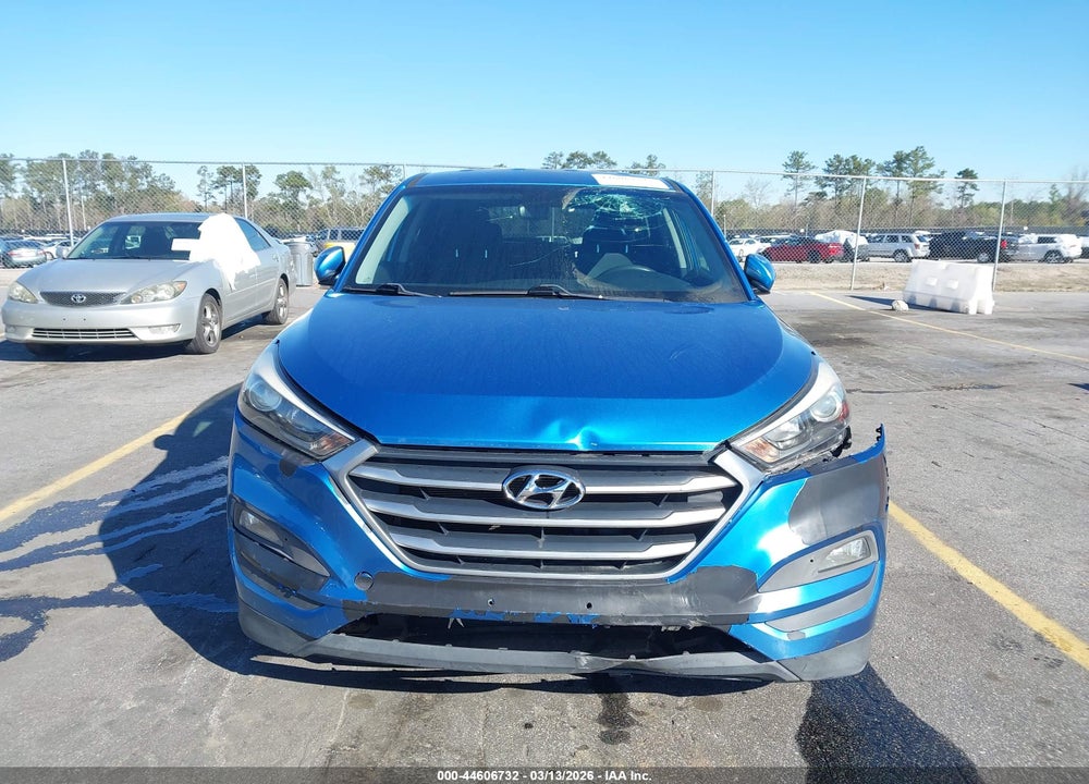 2017 HYUNDAI TUCSON SE VIN: KM8J23A40HU332327