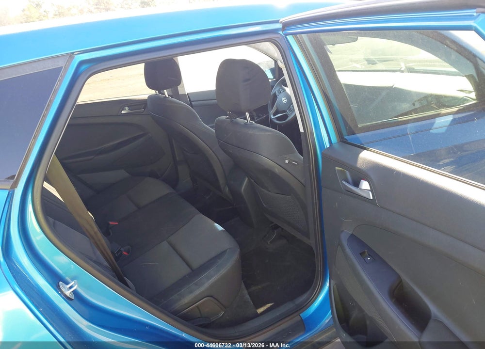 2017 HYUNDAI TUCSON SE VIN: KM8J23A40HU332327
