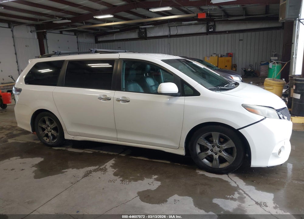 2015 TOYOTA SIENNA SE 8 PASSENGER VIN: 5TDXK3DC9FS557980