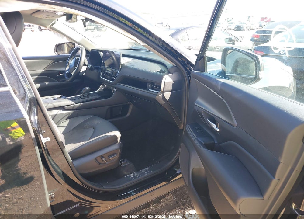 2024 TOYOTA GRAND HIGHLANDER XLE VIN: 5TDAAAB52RS032717