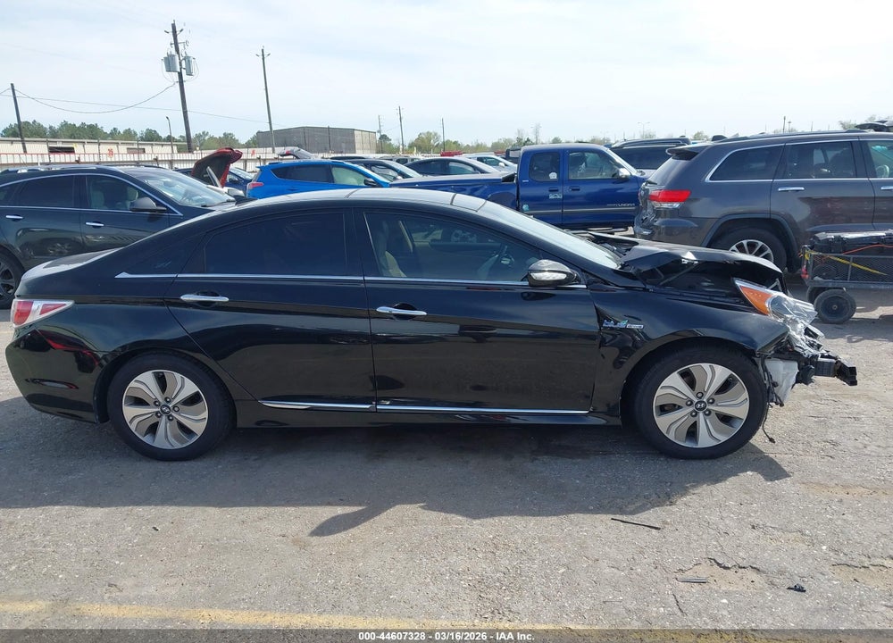 2015 HYUNDAI SONATA HYBRID LIMITED VIN: KMHEC4A48FA123503