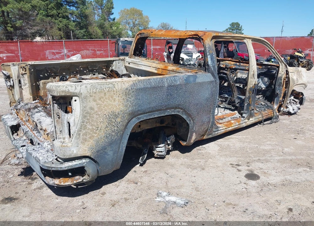 2025 GMC SIERRA 1500 4WD  SHORT BOX SLT VIN: 1GTUUDED5SZ250180