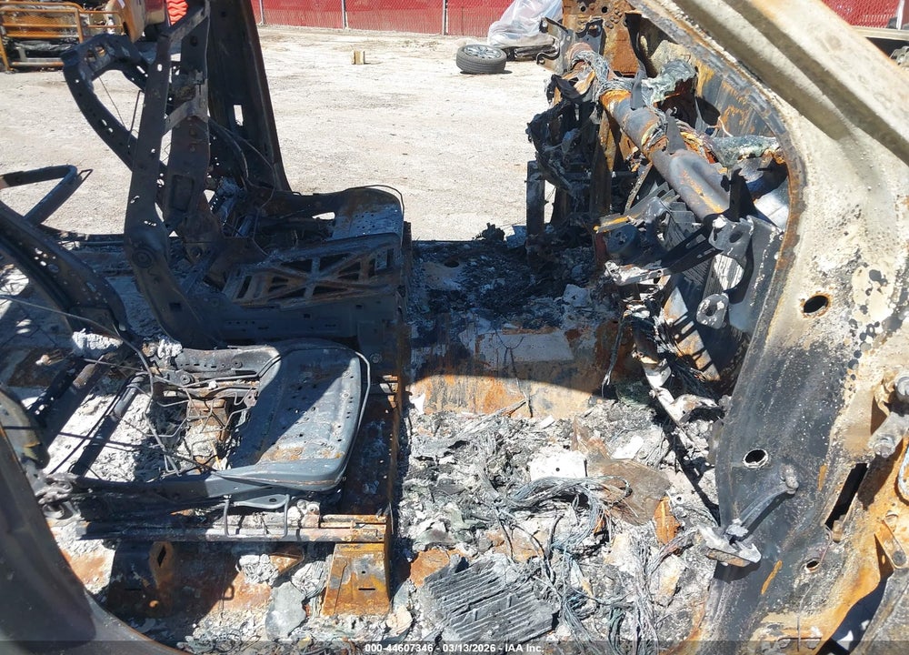 2025 GMC SIERRA 1500 4WD  SHORT BOX SLT VIN: 1GTUUDED5SZ250180