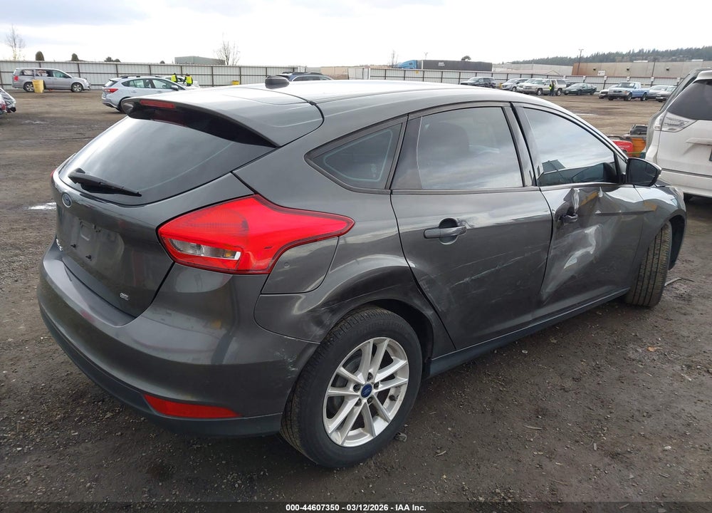 2015 FORD FOCUS SE VIN: 1FADP3K21FL342129