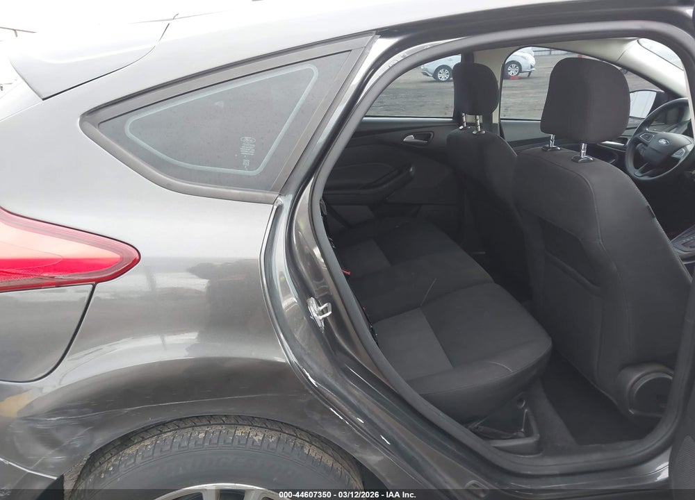 2015 FORD FOCUS SE VIN: 1FADP3K21FL342129