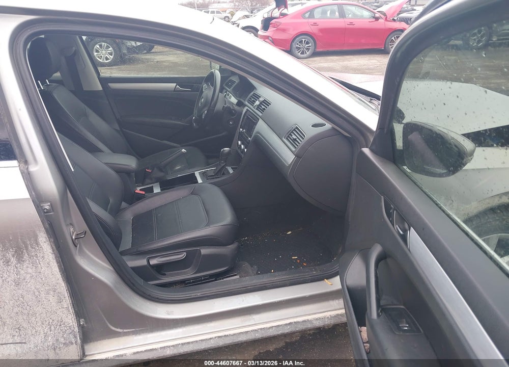 2012 VOLKSWAGEN PASSAT 2.0L TDI SE VIN: 1VWBN7A38CC032271