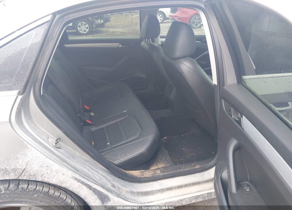 2012 VOLKSWAGEN PASSAT 2.0L TDI SE VIN: 1VWBN7A38CC032271