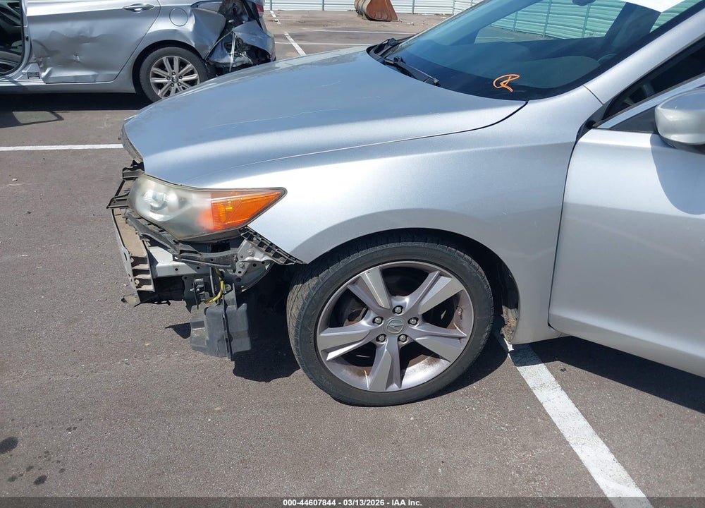 2013 ACURA ILX 2.0L VIN: 19VDE1F78DE003134