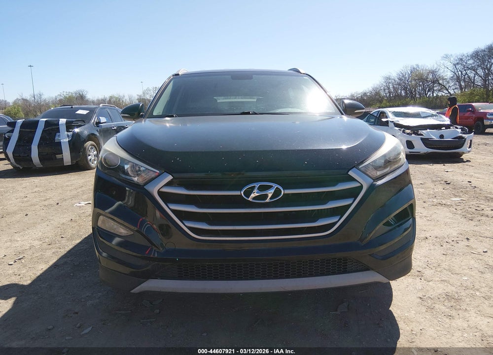 2017 HYUNDAI TUCSON SPORT VIN: KM8J3CA21HU371567