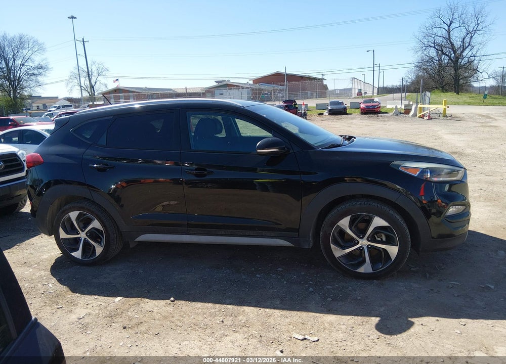 2017 HYUNDAI TUCSON SPORT VIN: KM8J3CA21HU371567