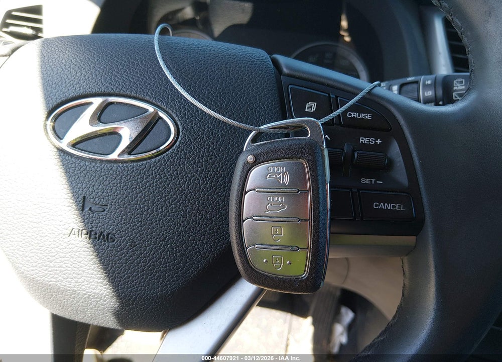 2017 HYUNDAI TUCSON SPORT VIN: KM8J3CA21HU371567