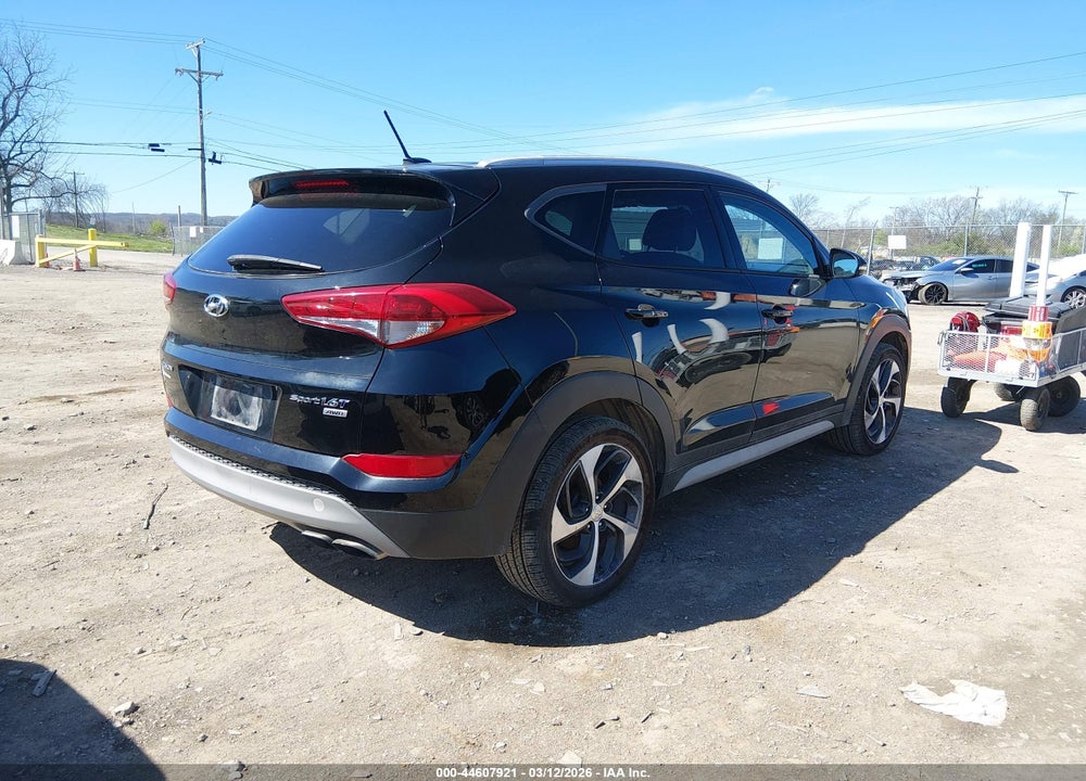 2017 HYUNDAI TUCSON SPORT VIN: KM8J3CA21HU371567